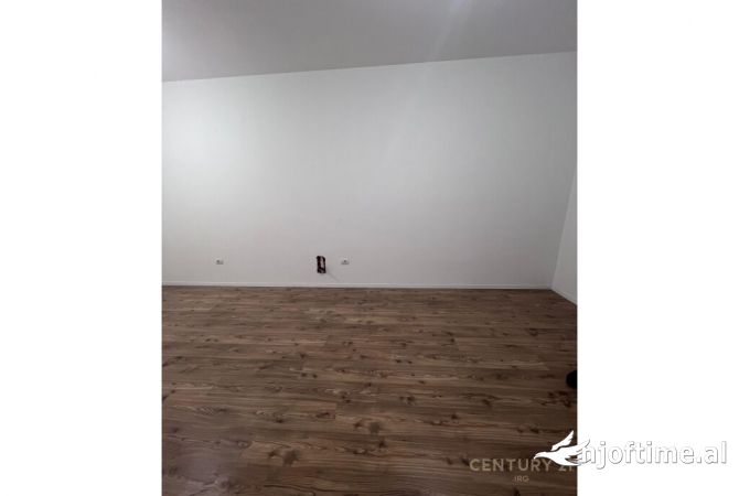 Shtepi me qera Apartament ne Tirane, 1+1, Mobilimi Pjeserisht e mobiluar, Pagesa 550  Euro.