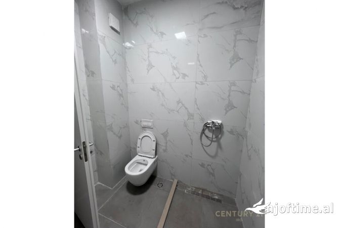 Shtepi me qera Apartament ne Tirane, 2+1, Mobilimi Bosh, pa mobiluar, Pagesa 1,000  Euro.