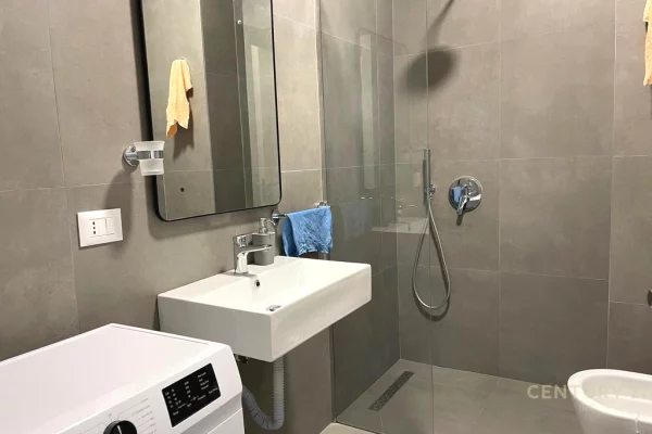 Shtepi ne shitje Apartament ne Tirane, 2+1, Mobilimi E mobiluar, Pagesa 230,000  Euro.