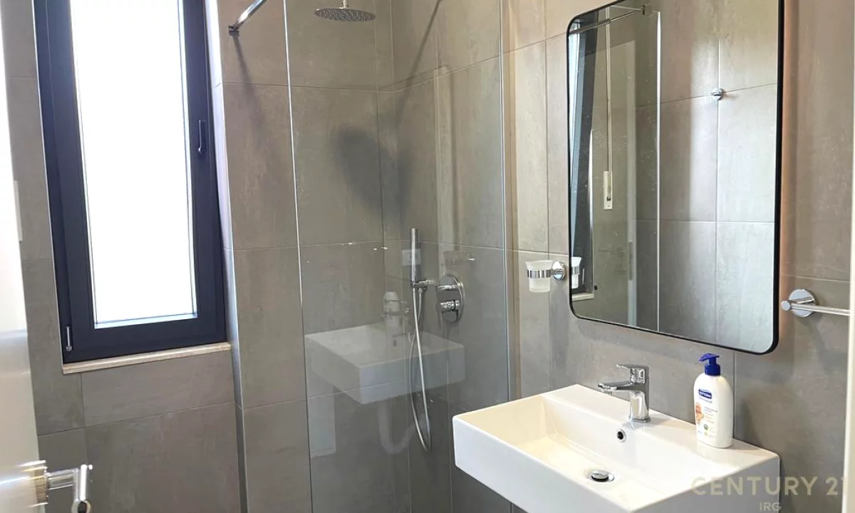 Shtepi ne shitje Apartament ne Tirane, 2+1, Mobilimi E mobiluar, Pagesa 230,000  Euro.