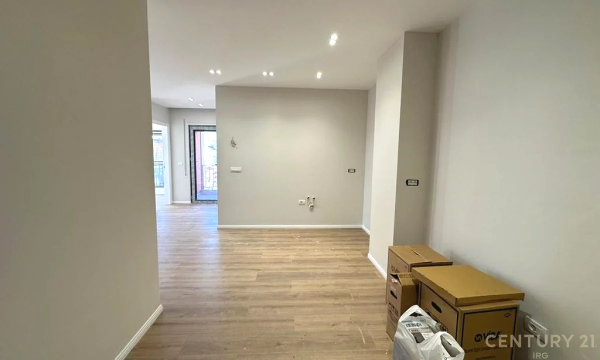 Shtepi ne shitje Apartament ne Tirane, 2+1, Mobilimi Bosh, pa mobiluar, Pagesa 210,000  Euro.