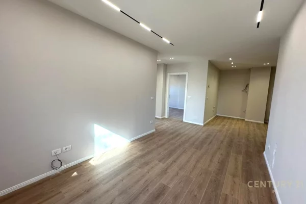 Shtepi ne shitje Apartament ne Tirane, 2+1, Mobilimi Bosh, pa mobiluar, Pagesa 210,000  Euro.