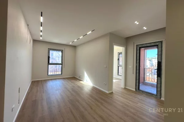 Shtepi ne shitje Apartament ne Tirane, 2+1, Mobilimi Bosh, pa mobiluar, Pagesa 210,000  Euro.