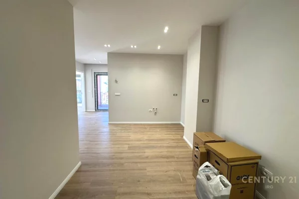Apartament 2+1 tek Shkolla e Kuqe!