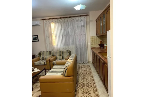 Shtepi me qera Apartament ne Tirane, 2+1, Mobilimi E mobiluar, Pagesa 600  Euro.