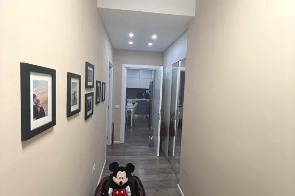 Shtepi ne shitje Apartament ne Tirane, 2+1, Mobilimi E mobiluar, Pagesa 215,000  Euro.