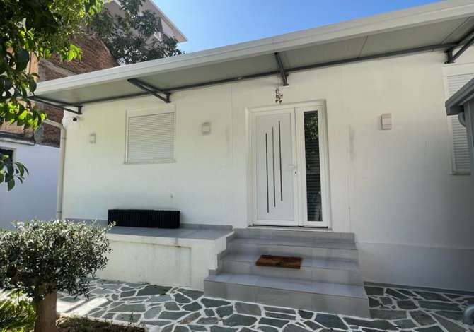 Shtepi me qera Shtepi Private ne Tirane, 2+1, Mobilimi E mobiluar, Pagesa 700  Euro.
