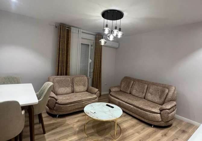 Shtepi me qera Shtepi Private ne Tirane, 2+1, Mobilimi E mobiluar, Pagesa 700  Euro.
