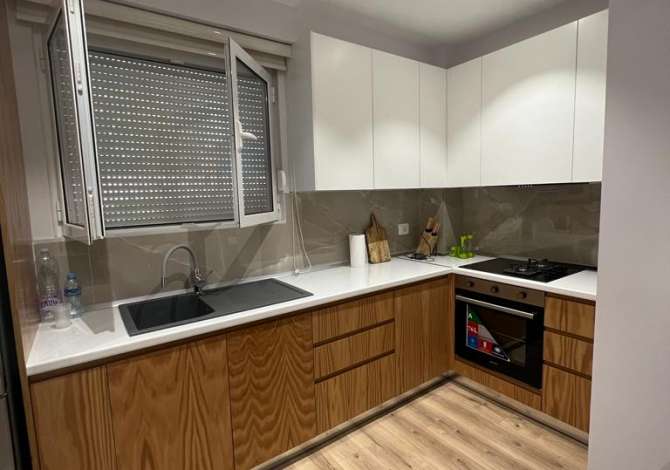 Shtepi me qera Shtepi Private ne Tirane, 2+1, Mobilimi E mobiluar, Pagesa 700  Euro.