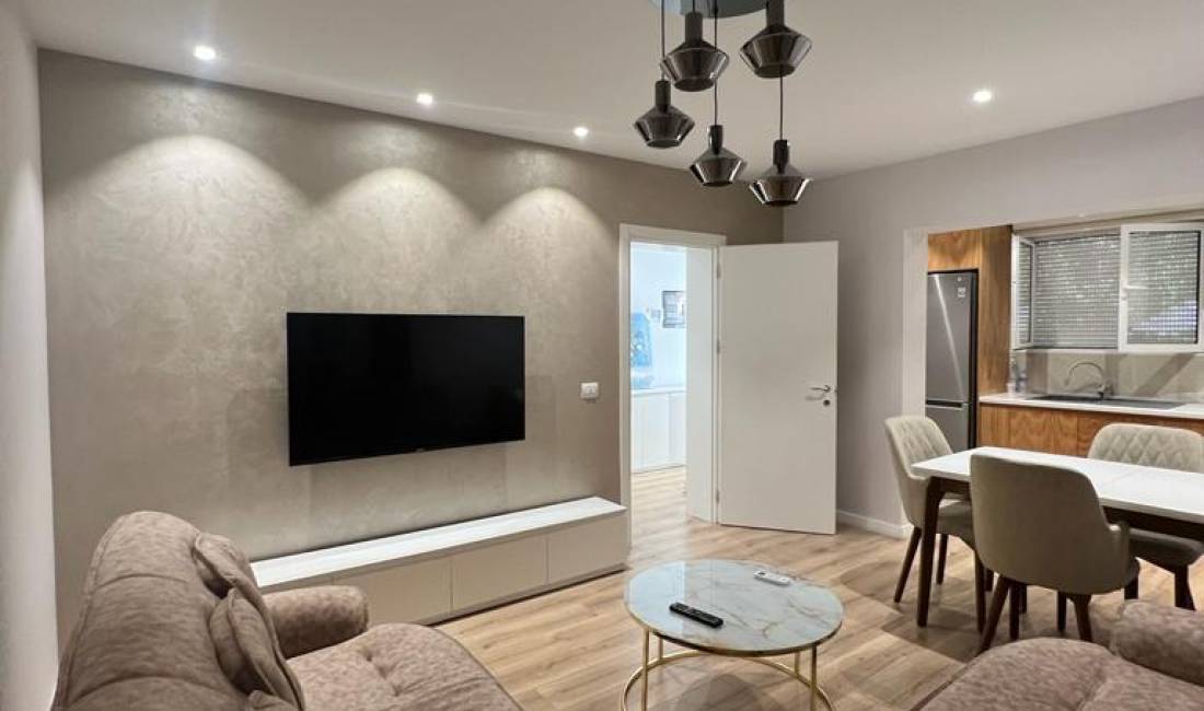 Shtepi me qera Shtepi Private ne Tirane, 2+1, Mobilimi E mobiluar, Pagesa 700  Euro.