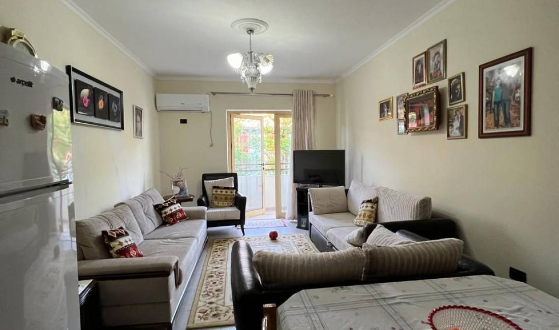 Shtepi me qera Apartament ne Tirane, 2+1, Mobilimi E mobiluar, Pagesa 300  Euro.