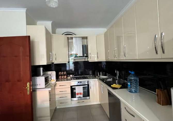 Shtepi me qera Apartament ne Tirane, 2+1, Mobilimi E mobiluar, Pagesa 300  Euro.