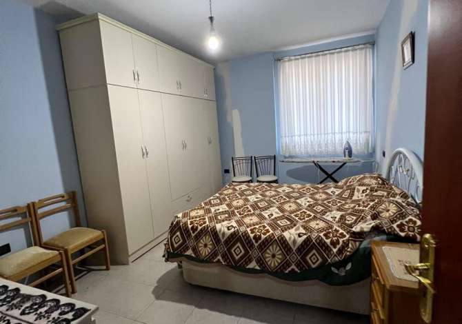 Shtepi me qera Apartament ne Tirane, 2+1, Mobilimi E mobiluar, Pagesa 300  Euro.