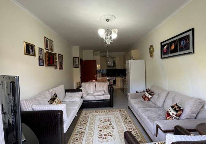 Shtepi me qera Apartament ne Tirane, 2+1, Mobilimi E mobiluar, Pagesa 300  Euro.