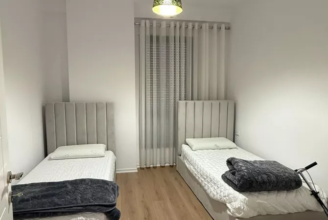Shtepi ne shitje Apartament ne Tirane, 2+1, Mobilimi E mobiluar, Pagesa 246,800  Euro.
