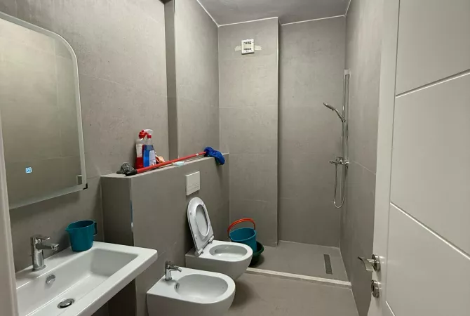 Shtepi ne shitje Apartament ne Tirane, 2+1, Mobilimi E mobiluar, Pagesa 246,800  Euro.