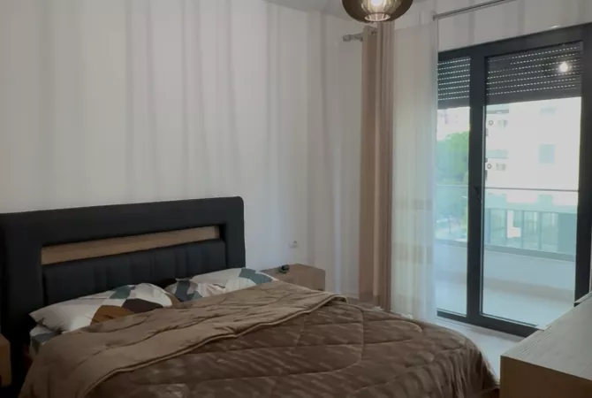 Shtepi ne shitje Apartament ne Tirane, 2+1, Mobilimi E mobiluar, Pagesa 246,800  Euro.