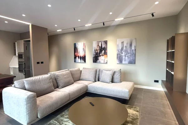 Shtepi me qera Apartament ne Tirane, 2+1, Mobilimi E mobiluar, Pagesa 2,500  Euro.