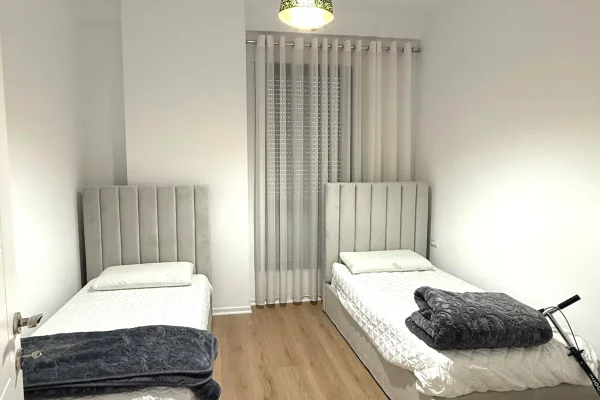 Shtepi ne shitje Apartament ne Tirane, 2+1, Mobilimi E mobiluar, Pagesa 246,800  Euro.