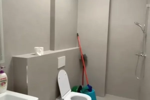 Shtepi ne shitje Apartament ne Tirane, 2+1, Mobilimi E mobiluar, Pagesa 246,800  Euro.