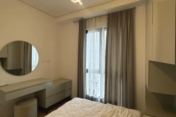 Shtepi ne shitje Apartament ne Tirane, 1+1, Mobilimi E mobiluar, Pagesa 160,000  Euro.