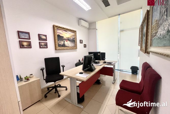 📢 Shitet Ambient Komercial Open Space prane Ambasades Amerikane!