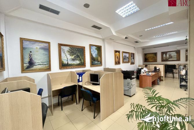 📢 Shitet Ambient Komercial Open Space prane Ambasades Amerikane!