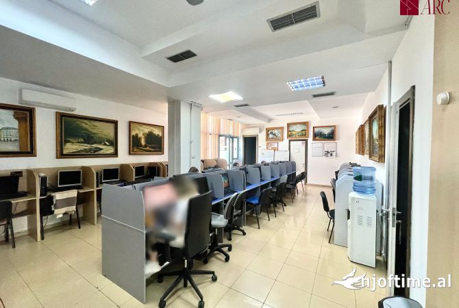 📢 Shitet Ambient Komercial Open Space prane Ambasades Amerikane!