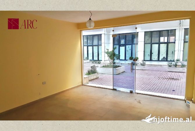 📢 Shitet Ambient Komercial ne Kompleksin Eleonora!