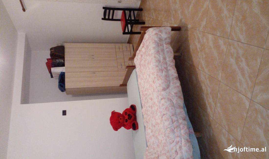 Shtepi me qera Shtepi Private ne Tirane, 1+1, Mobilimi Pjeserisht e mobiluar, Pagesa 20,000  Leke.