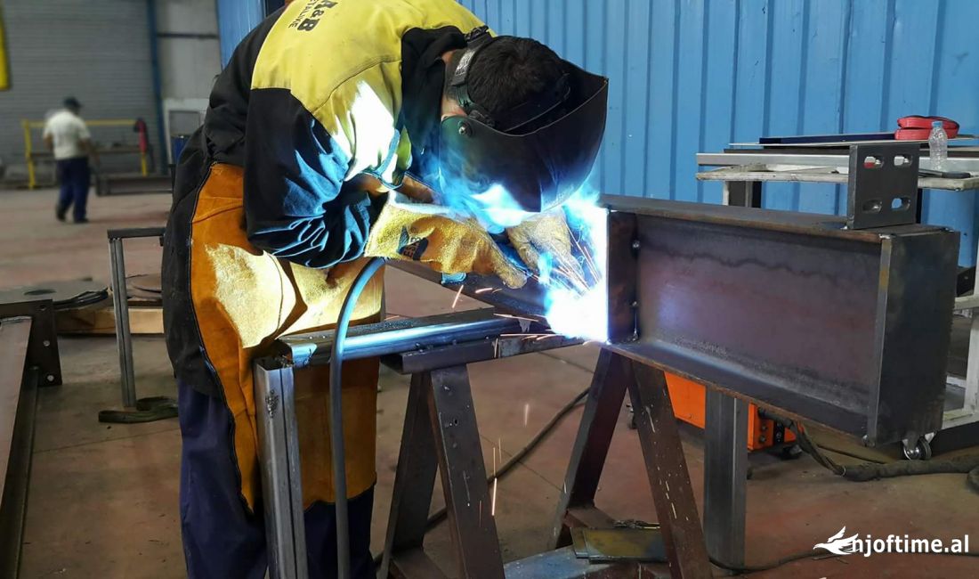 Shiten 50% te Aksioneve ose Biznesi i Prodhimeve Metalike