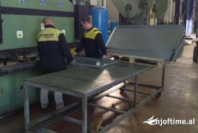 Shiten 50% te Aksioneve ose Biznesi i Prodhimeve Metalike