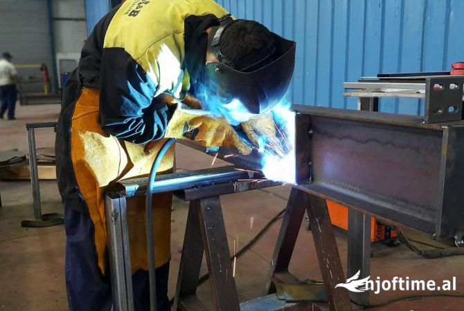 Attivita commerciale in vendita a Lushnja - 2,000,000 Euro