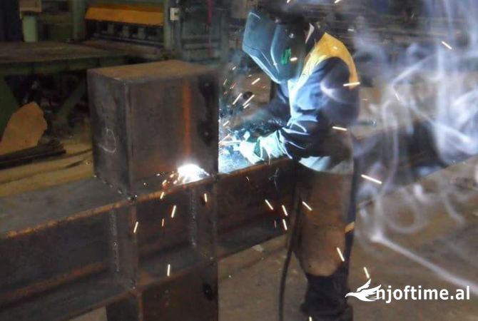 Shiten 50% te Aksioneve ose Biznesi i Prodhimeve Metalike