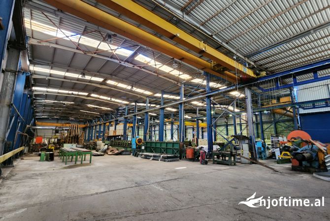 Ambiente Commerciale in Vendita 4+1 a Lushnja - 2,100,000 Euro