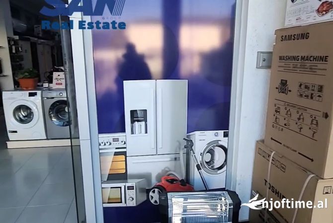 Shitet Njesi Komerciale Biznesi Dyqan