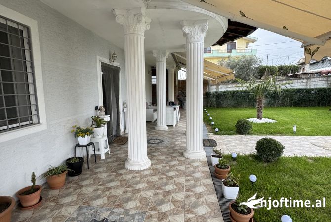 Shtepi ne shitje Vila Luksoze ne Lushnje, 2+1, Mobilimi E mobiluar, Pagesa 150,000  Euro.