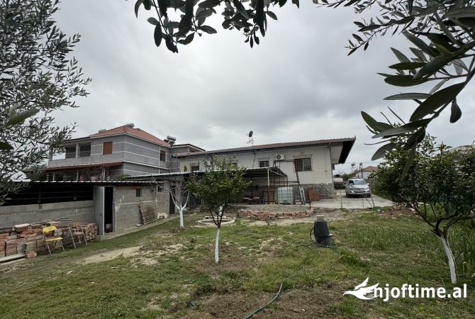 Shtepi ne shitje Vila Luksoze ne Lushnje, 2+1, Mobilimi E mobiluar, Pagesa 150,000  Euro.