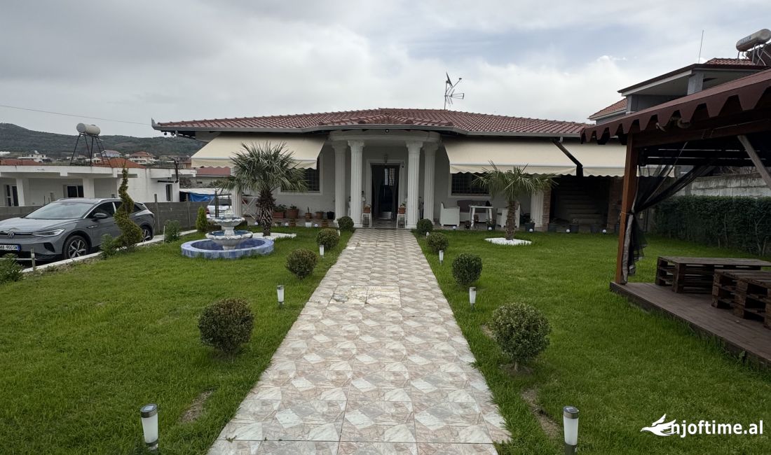 Shtepi ne shitje Vila Luksoze ne Lushnje, 2+1, Mobilimi E mobiluar, Pagesa 150,000  Euro.