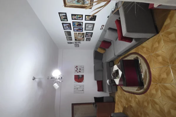 Shtepi ne shitje Apartament ne Lushnje, 2+1, Mobilimi E mobiluar, Pagesa 99,000  Euro.