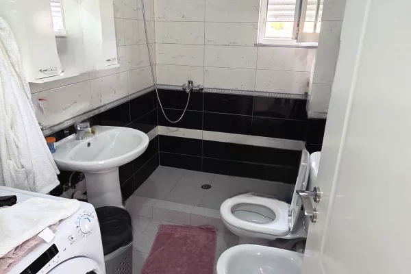 Shtepi ne shitje Apartament ne Lushnje, 2+1, Mobilimi E mobiluar, Pagesa 9,900,000  Leke.