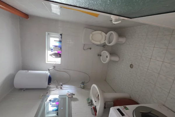 Shtepi ne shitje Apartament ne Lushnje, 2+1, Mobilimi E mobiluar, Pagesa 59,000  Euro.