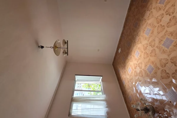 Shtepi ne shitje Apartament ne Lushnje, 2+1, Mobilimi E mobiluar, Pagesa 59,000  Euro.