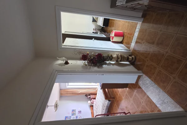 Shtepi ne shitje Apartament ne Lushnje, 2+1, Mobilimi E mobiluar, Pagesa 4,900,000  Leke.