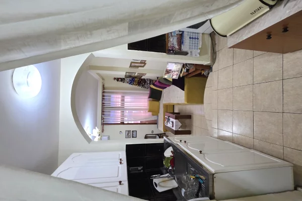 Shtepi ne shitje Apartament ne Lushnje, 1+1, Mobilimi E mobiluar, Pagesa 140,000  Euro.