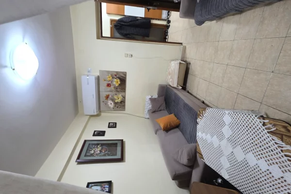 Shtepi ne shitje Apartament ne Lushnje, 1+1, Mobilimi E mobiluar, Pagesa 140,000  Euro.