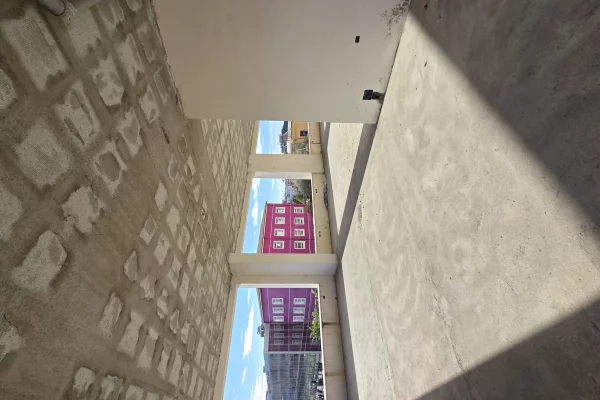 SHITET NJESI KOMERCIALE MUNDESI KTHIMI NE APARTAMENTE  DHOMA QIRA QENDER QYTETI LUSHNJE