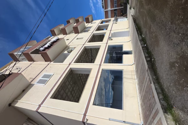 SHITET NJESI KOMERCIALE MUNDESI KTHIMI NE APARTAMENTE  DHOMA QIRA QENDER QYTETI LUSHNJE