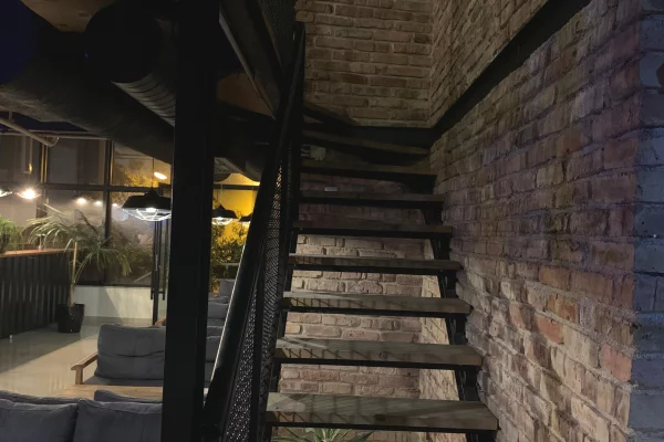 NJESI BIZNESI BAR–KAFE NE SHITJE BULEVARDI PALMAVE LUSHNJE