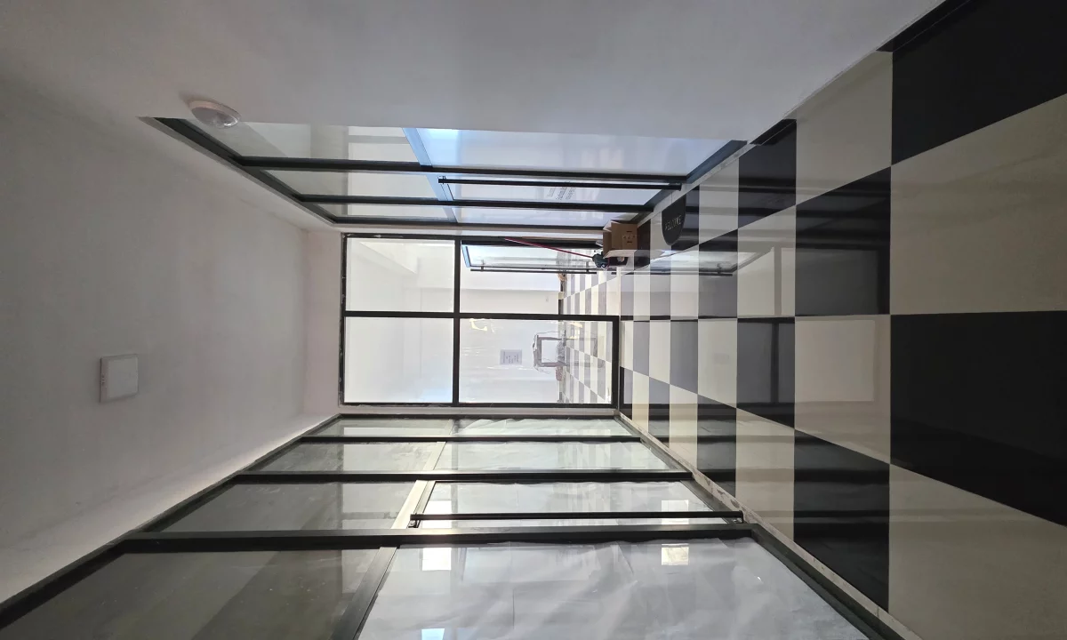 SHITET DYOAN - NJESI KOMERCIALE KATI O, PRANE QENDRES SANITARE. LUSHNJE